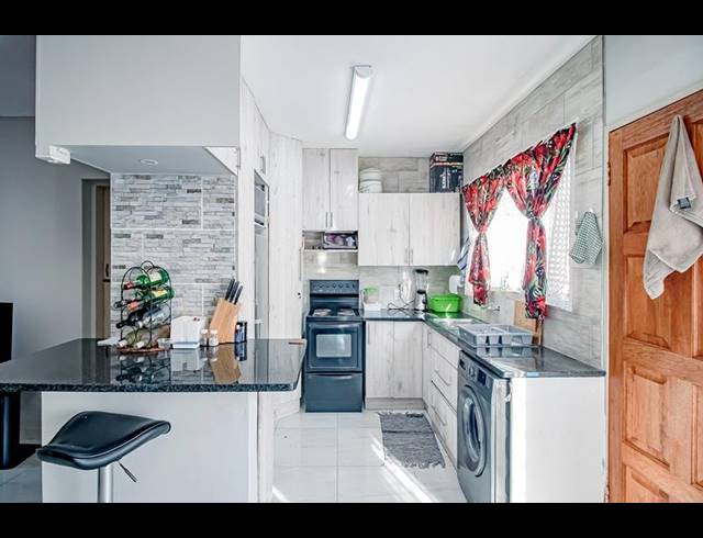 2 BEDROOM TOWNHOUSE FOR SALE IN ANNLIN